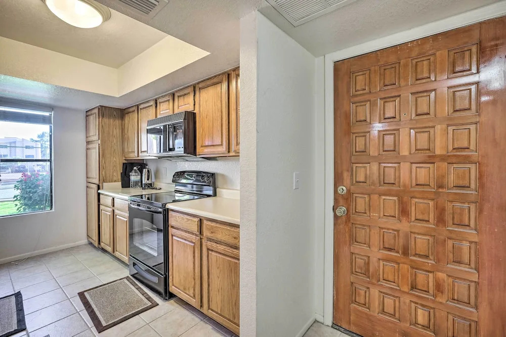 Scottsdale Condo w/ Pool & Hot Tub Access!