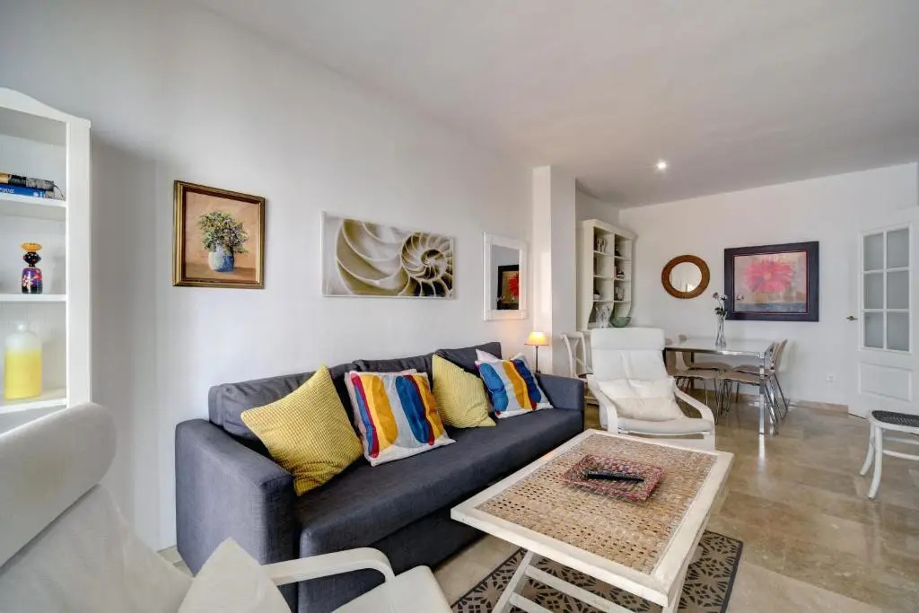 Apartamento 409 Marina Real Puerto de la Duquesa playa