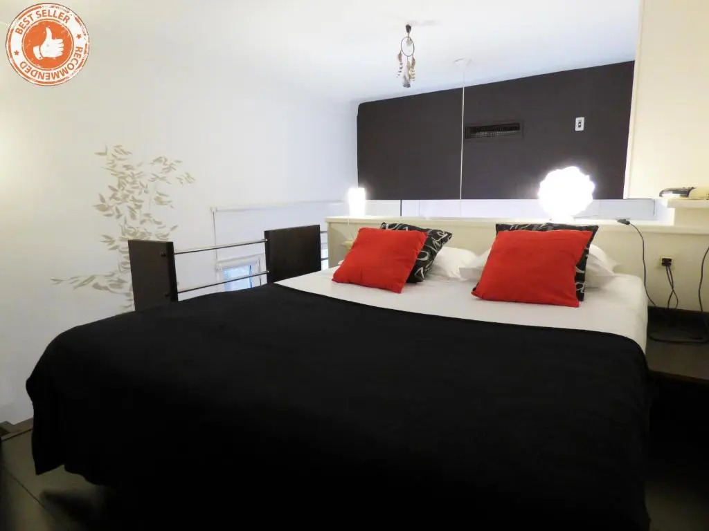 ALC - A521 - 4 min PALAIS AND BEACHES