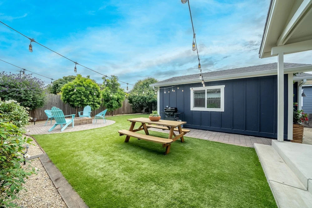 Charming 2 BDR Seaside Cottage 5 Min to Beach!