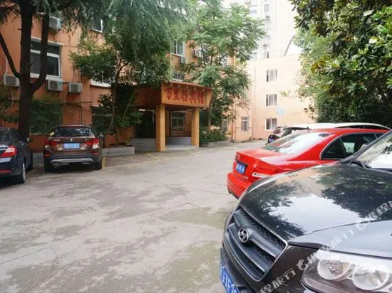 Ningbo wanlihang Hotel (Beilun Yintai store)