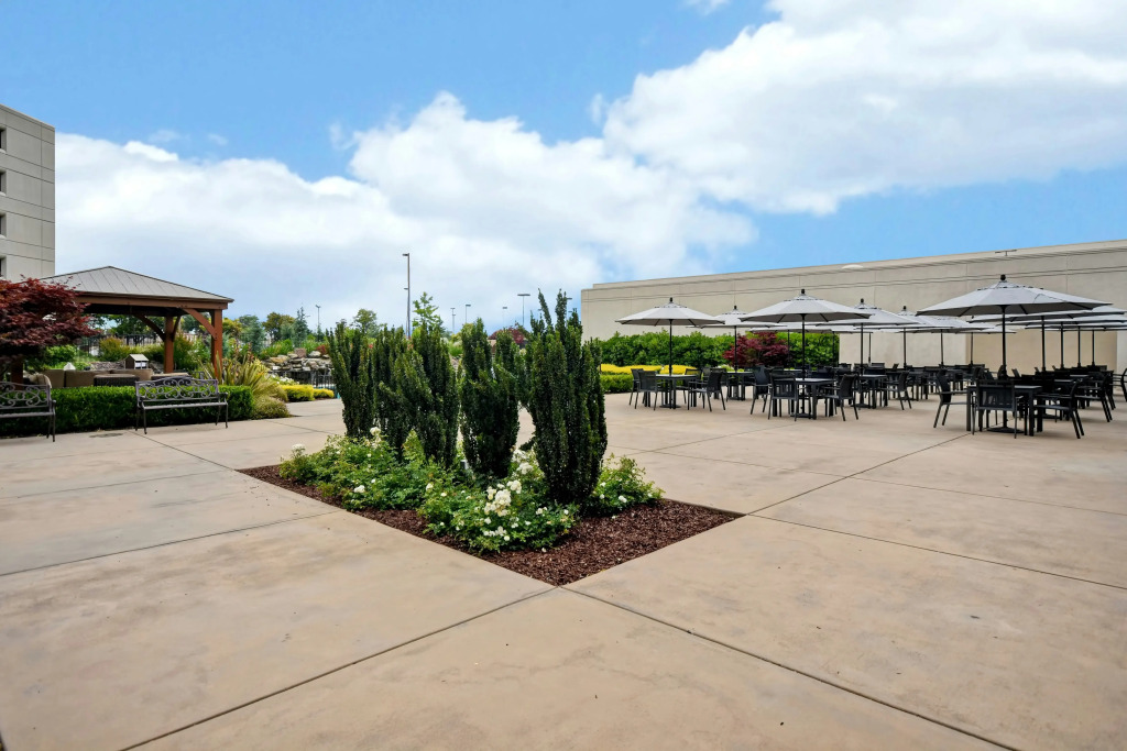 DoubleTree by Hilton Pleasanton at The Club