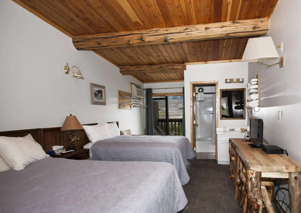 Yellowstone Valley Inn