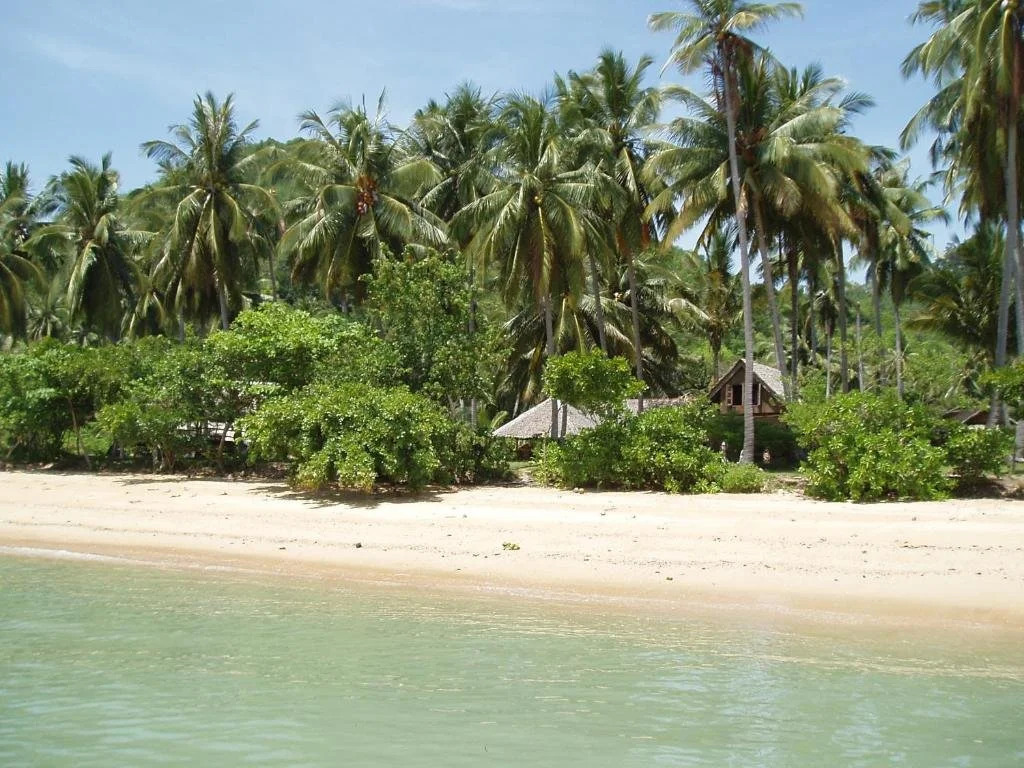Lom Lae Beach Resort