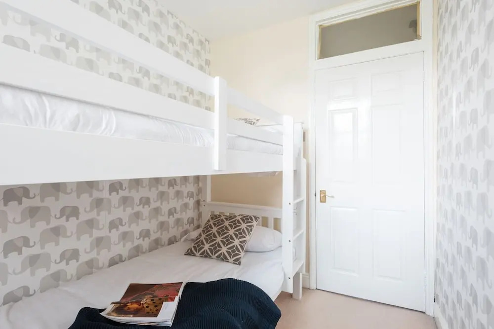 The Lapis Lounge - Large 3bdr House at River Avon - Sleeps 8