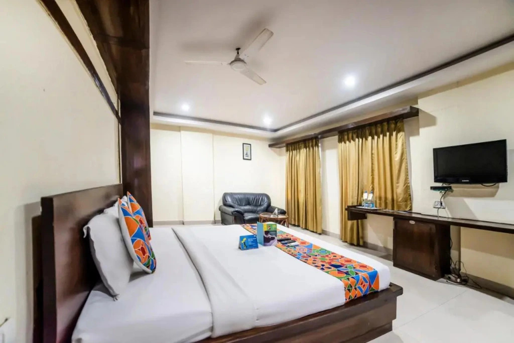 OYO 6648 Hotel Royal Residency