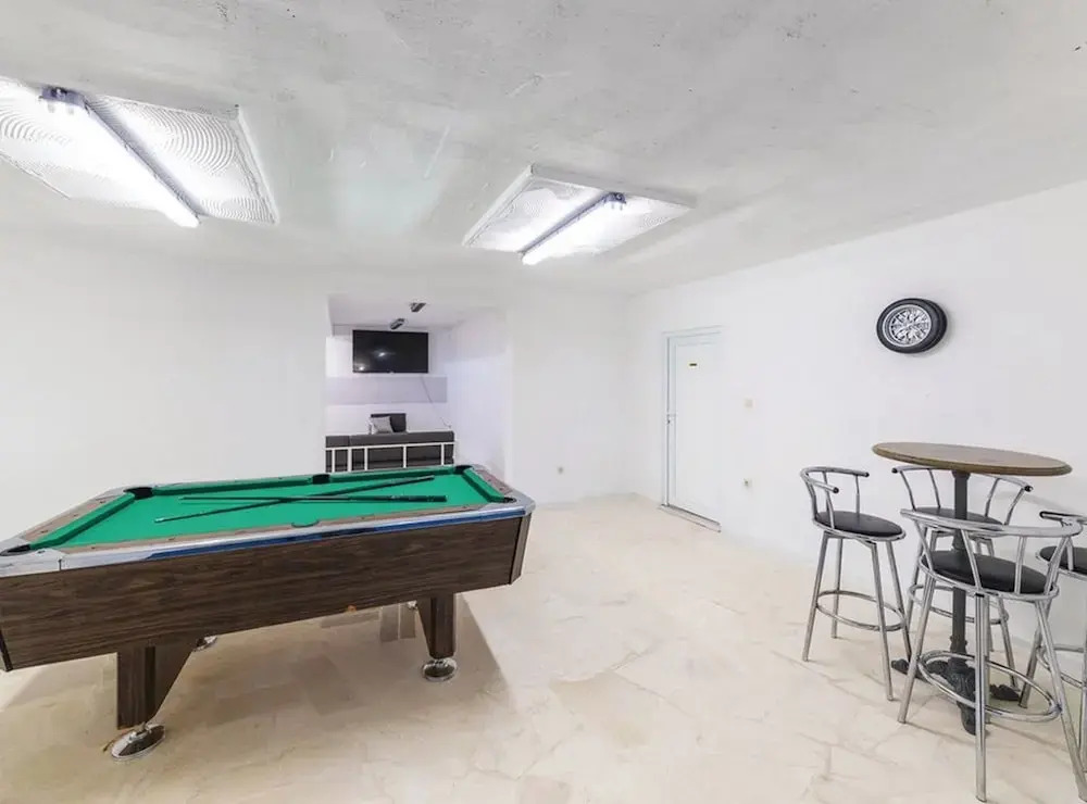 Exquisite Spacious Villa Bufaline with Pool and Gym