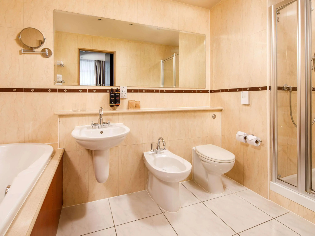 Holland House Hotel Cardiff By Sunday