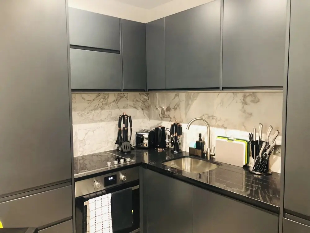 Perfect Holiday Escape - 1 and 2 Bedroom Deluxe Apartments at Liverpool Street