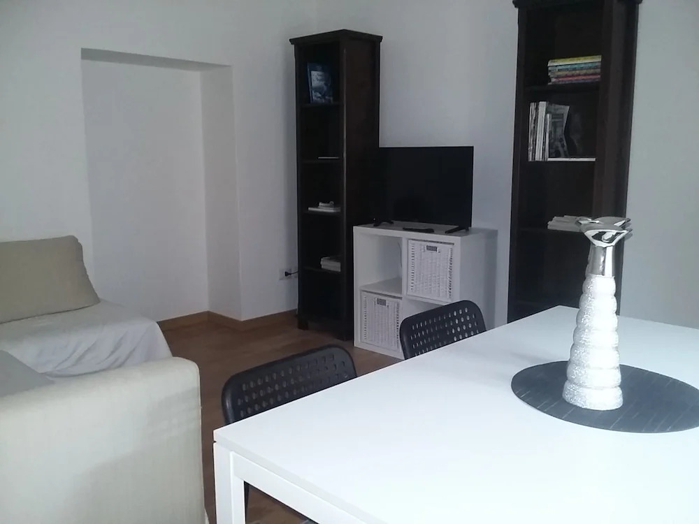 Very Central Apartment, a few Steps From the Duomo and the Theatre, With Balcony