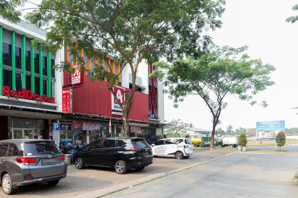 RedDoorz @ Garden Boulevard Citra Raya Tangerang