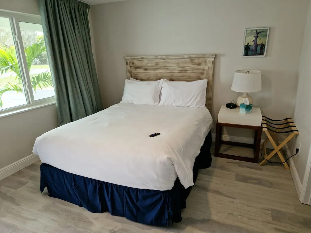 Palm Cove Motel