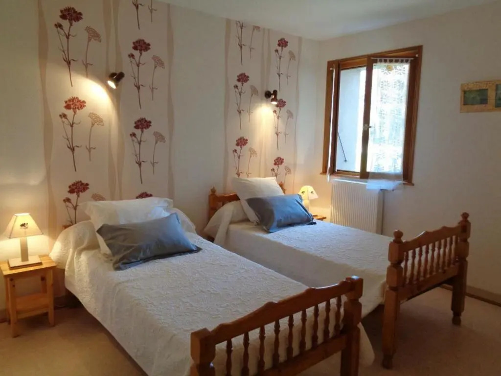 Gîte convivial avec jardin, cheminée et animaux acceptés près de Roanne - FR-1-496-93