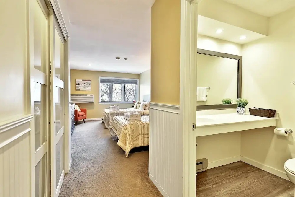 Hotel Style Condo Promising a Comfortable and Convenient Retreat Right in the Heart of Vermont ski Country