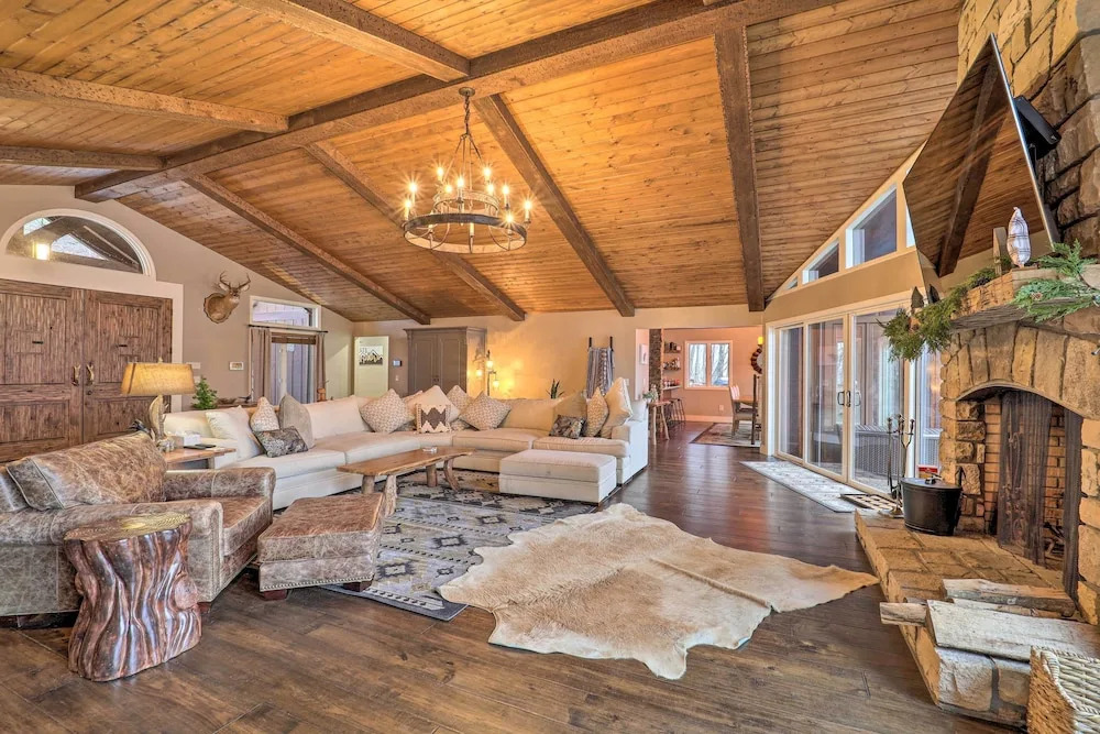 2 Mi to Slopes: Luxe Beech Mtn Cabin w/ Hot Tub