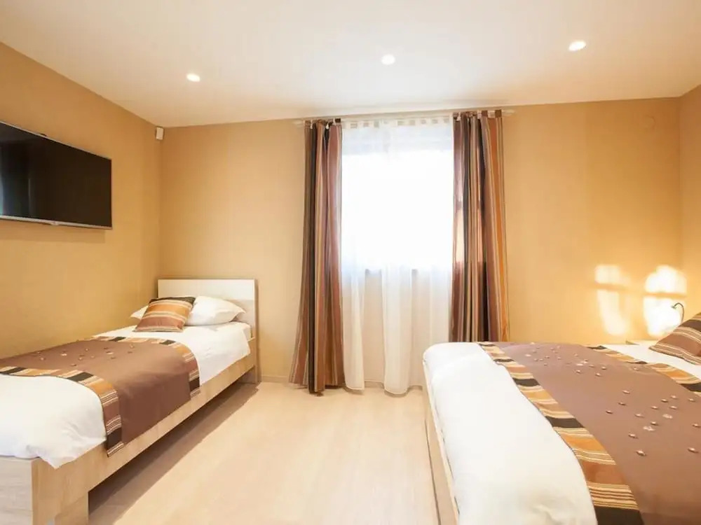 Alluring Villa in Kras With a Swimming Pool