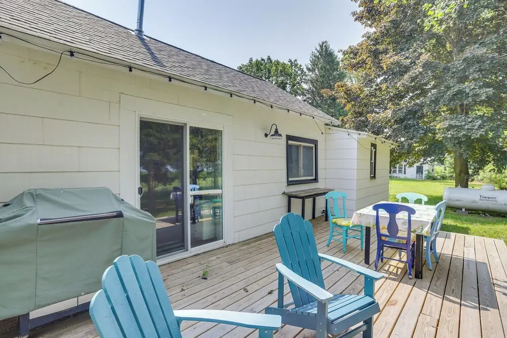South Haven Farmhouse w/ Fire Pit, 4 Mi to Beach