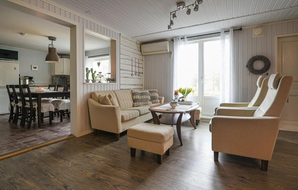 Nice Home In Strömstad With Wifi