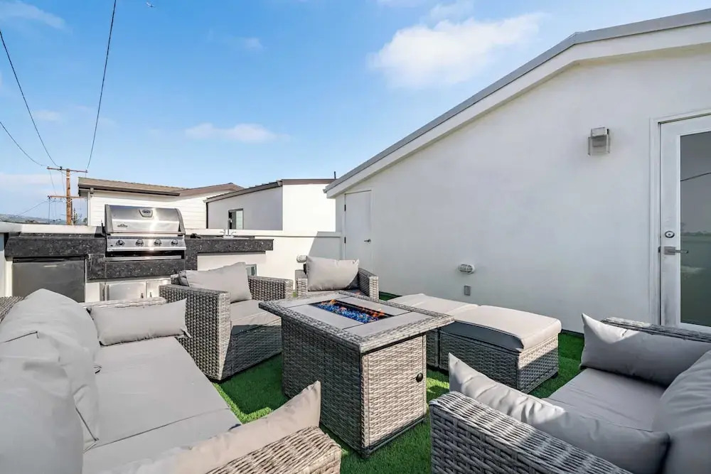 Private Rooftop + Steps to the Beach Chic Design Seaside Style by Avantstay