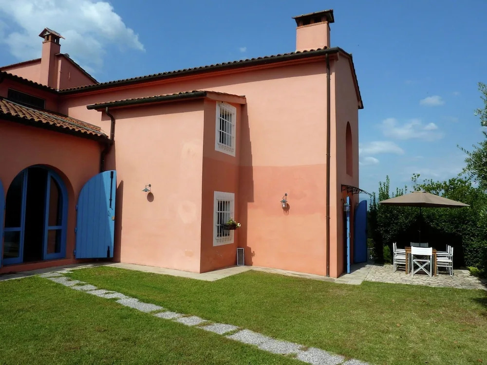 Quaint Holiday Home With Swimming Pool, Garden and Barbecue