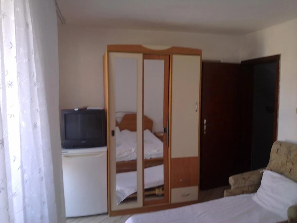 Farlalievi Guest House