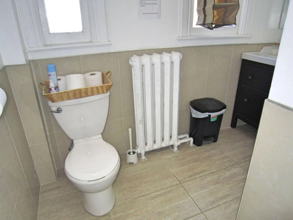 Spadina 11 Guesthouse