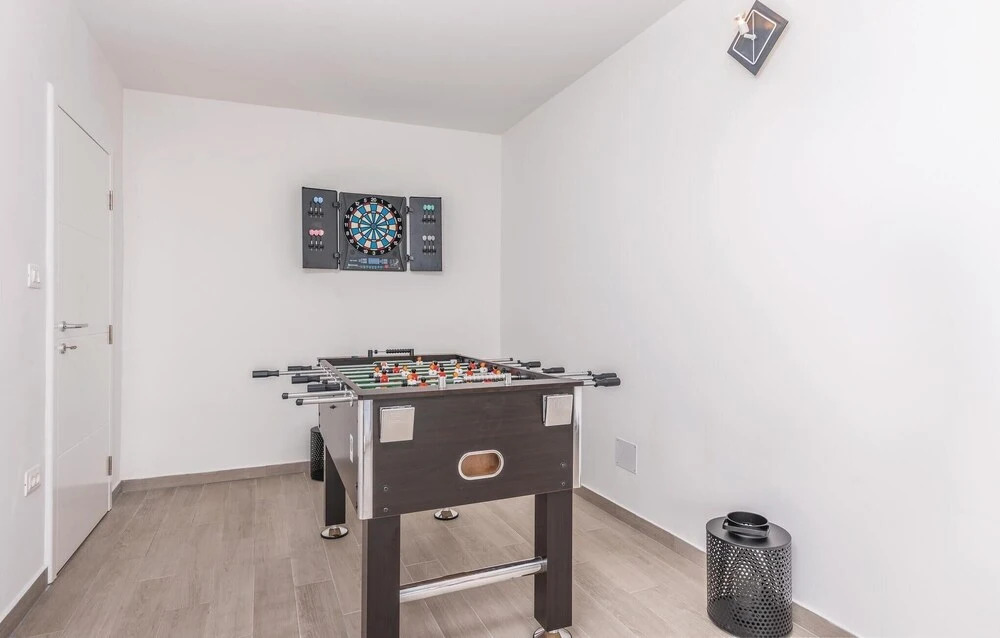 Awesome Home in Malinska With Wifi and 2 Bedrooms
