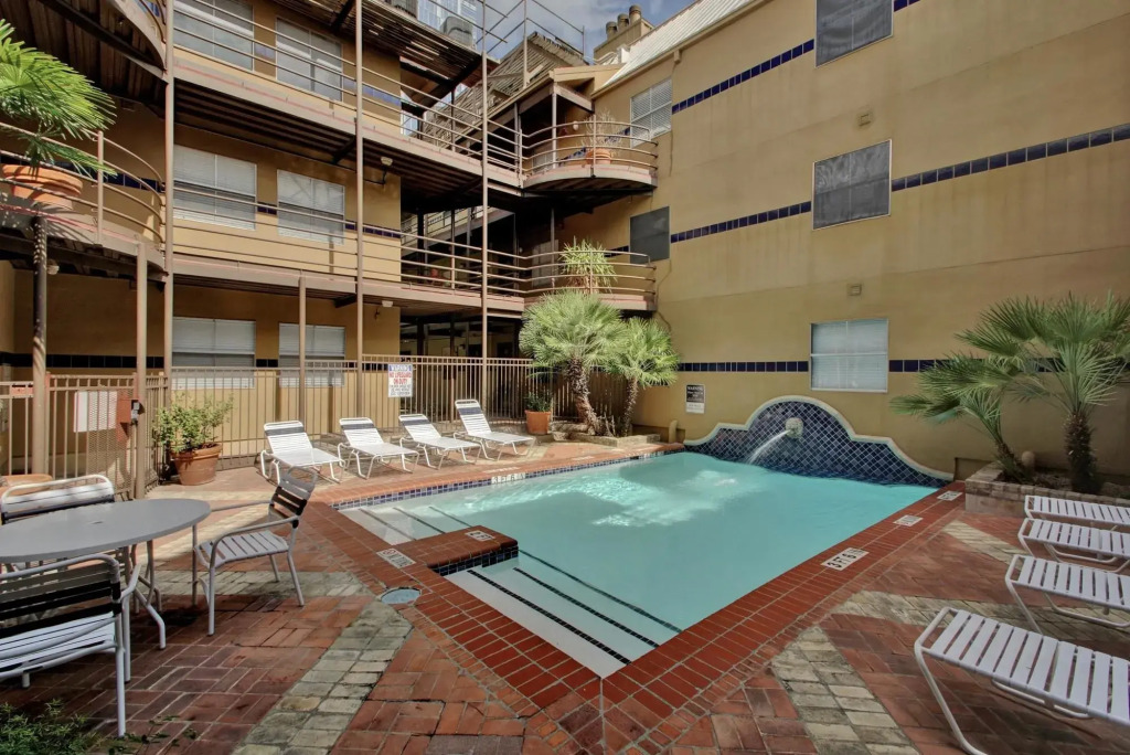 4 Bedroom Penthouse Suite by AustinStays