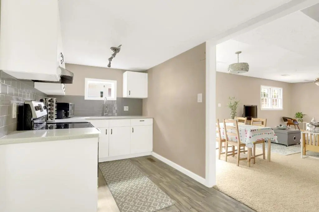 Modern Luxe Family & Groups Friendly Bungalow with Patio & Workspace