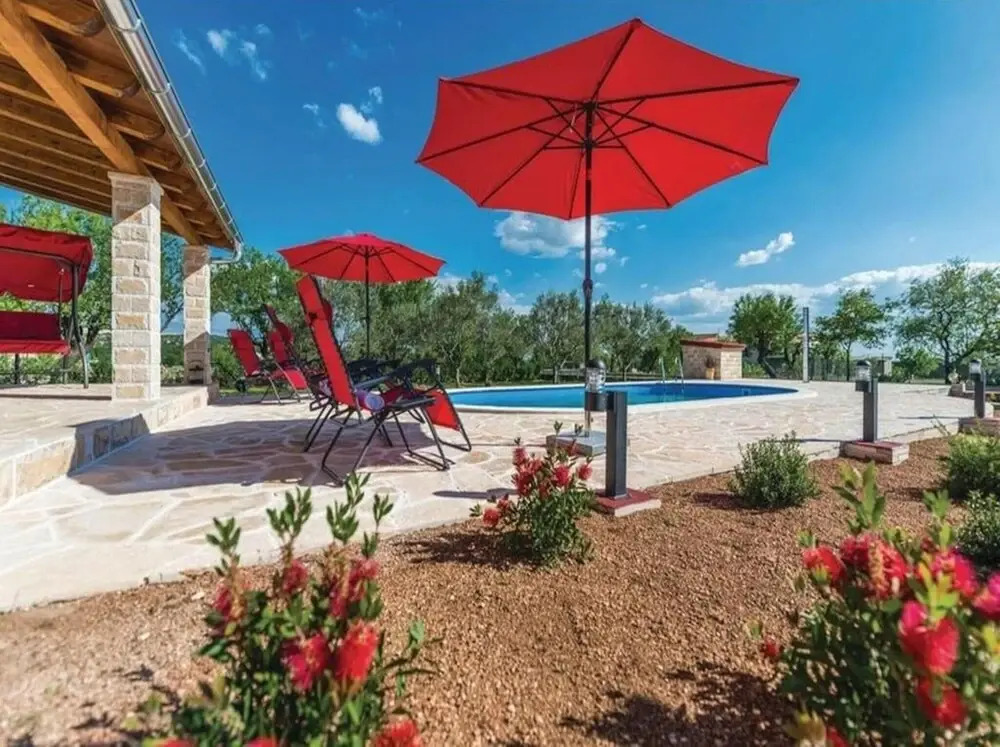 Villa Rossa mit Pool für 8 Personen