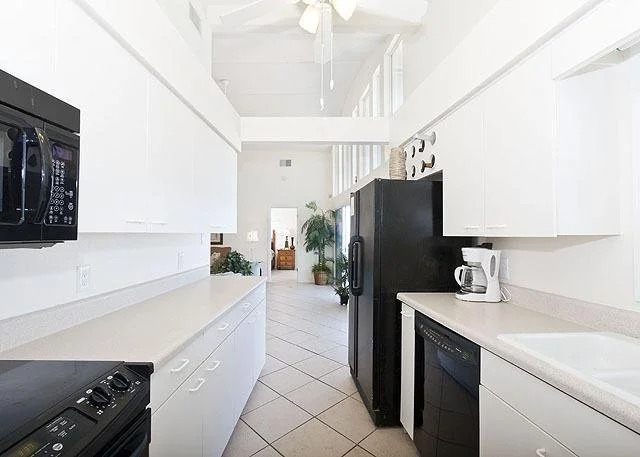 Blue Ocean Breeze 5 Br home by RedAwning