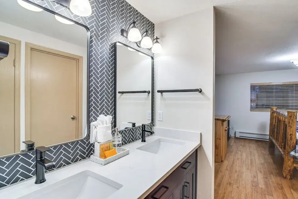 Condo w/ Pool Access: 2 Mi to Winter Park Resort!
