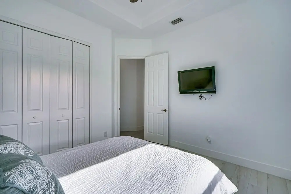 Dock + Lanai: Waterfront Escape in Cape Coral!