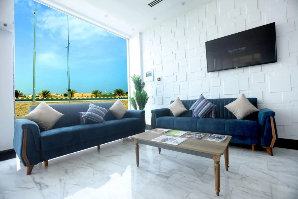 OYO 118 Golden Crown Hotel