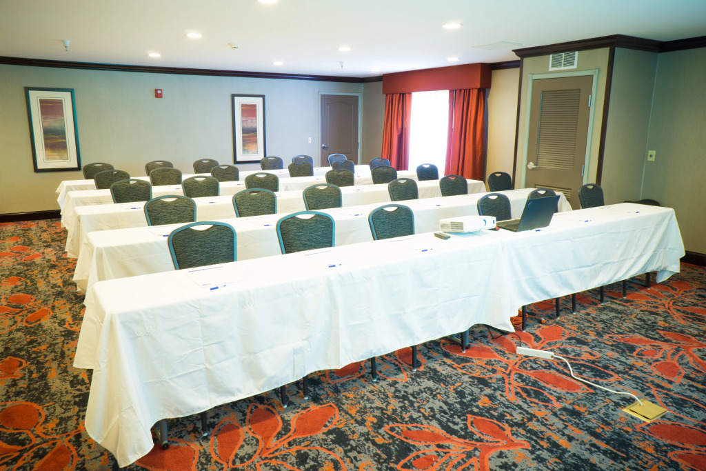 Holiday Inn Express & Suites Rapid City by IHG