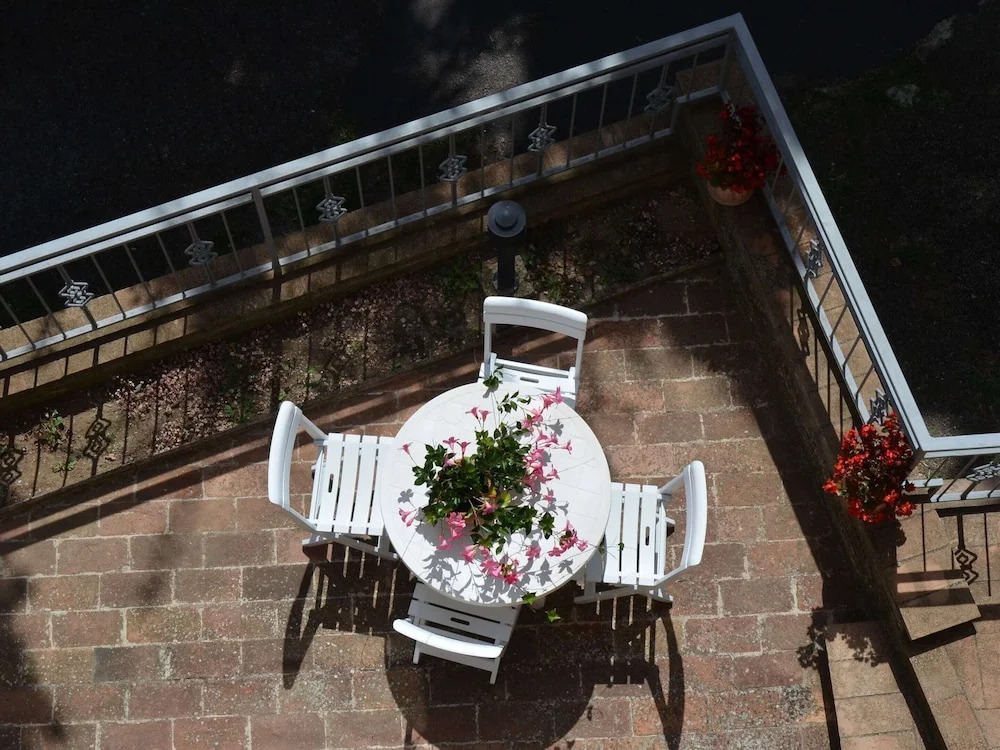 Charmante Home with Garden