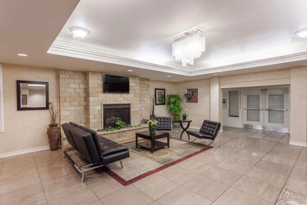 Hawthorn Suites