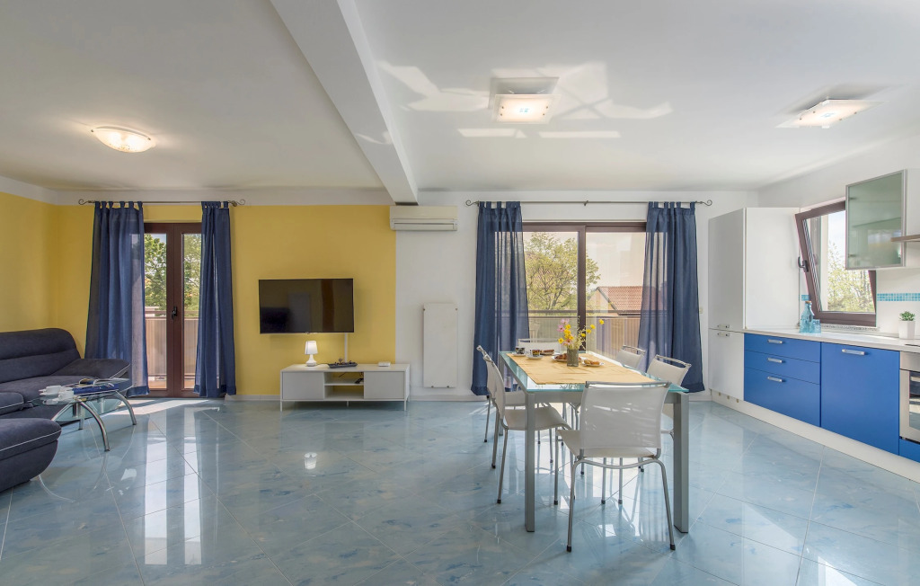 Spacious 3bdr Sea View Apartment Next to the Beach
