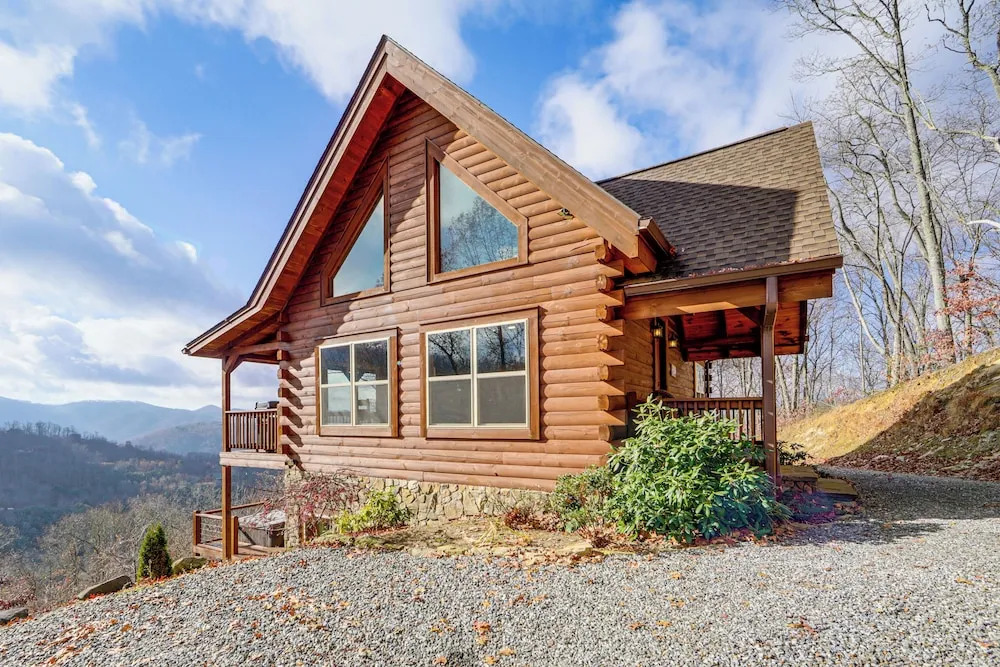 Elevated Cabin Bordering Smoky Mountain Nat'l Park