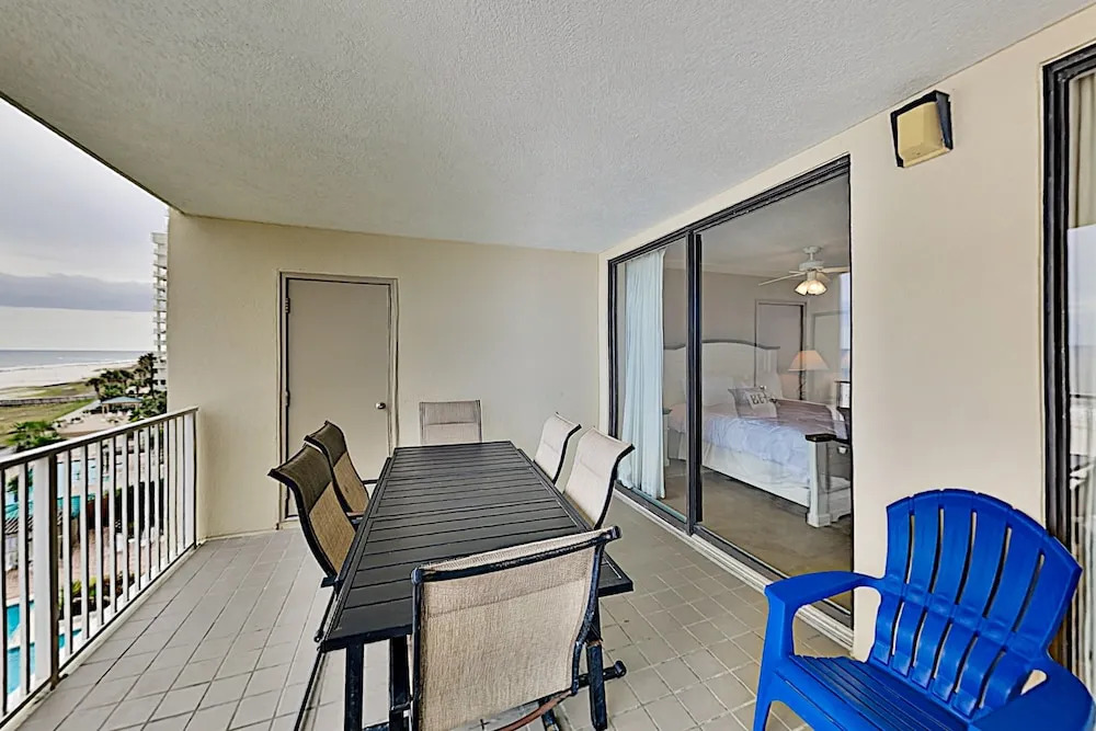 Sun-soaked Beachfront With Pools & Hot Tub 3 Bedroom Condo