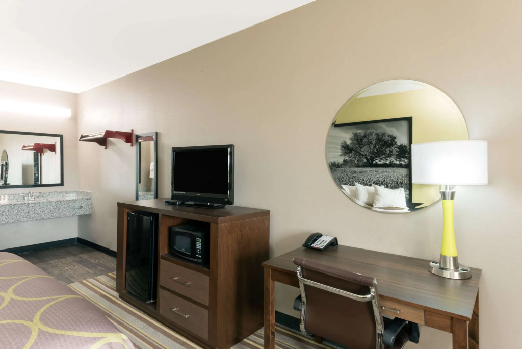 Super 8 by Wyndham Colorado City
