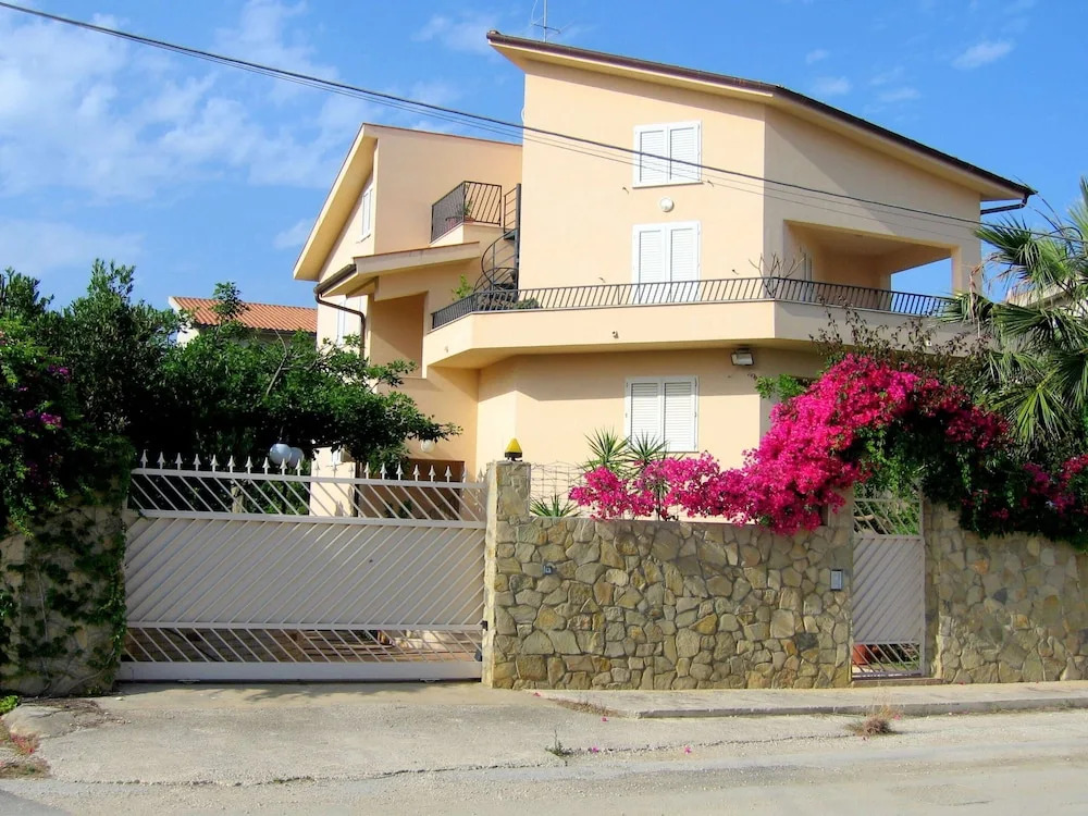 Simplistic Holiday Home in Sciacca near Horse Riding