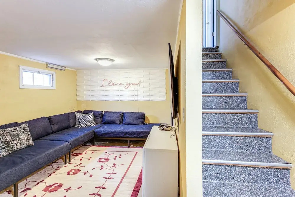 Mountain Views: Walkable Lava Hot Springs Home!