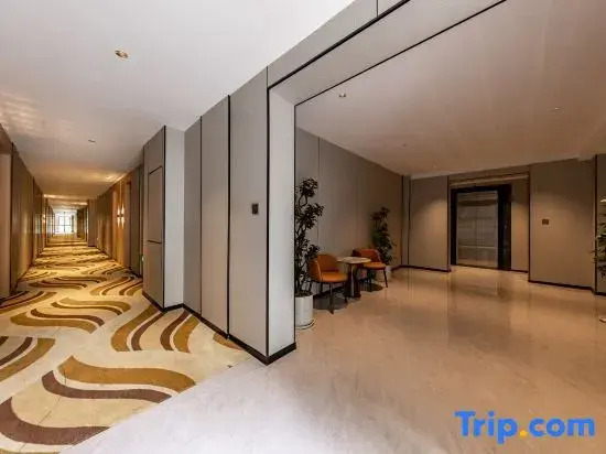 Yuegui · Baiyue MAX Cinema Garden Hotel (Guiyang Jiaxiu Building Qingyun Market Branch)