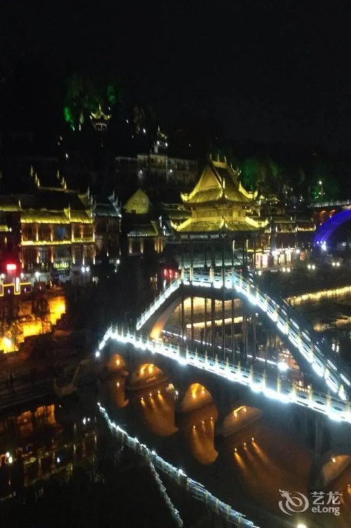 Yijianglou River View Inn (Fenghuang Old Town River View)