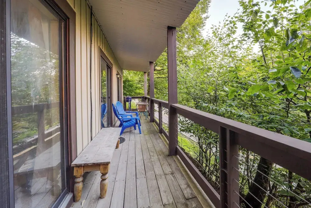 Walk to Slopes! Beech Mountain Condo, Pet Friendly