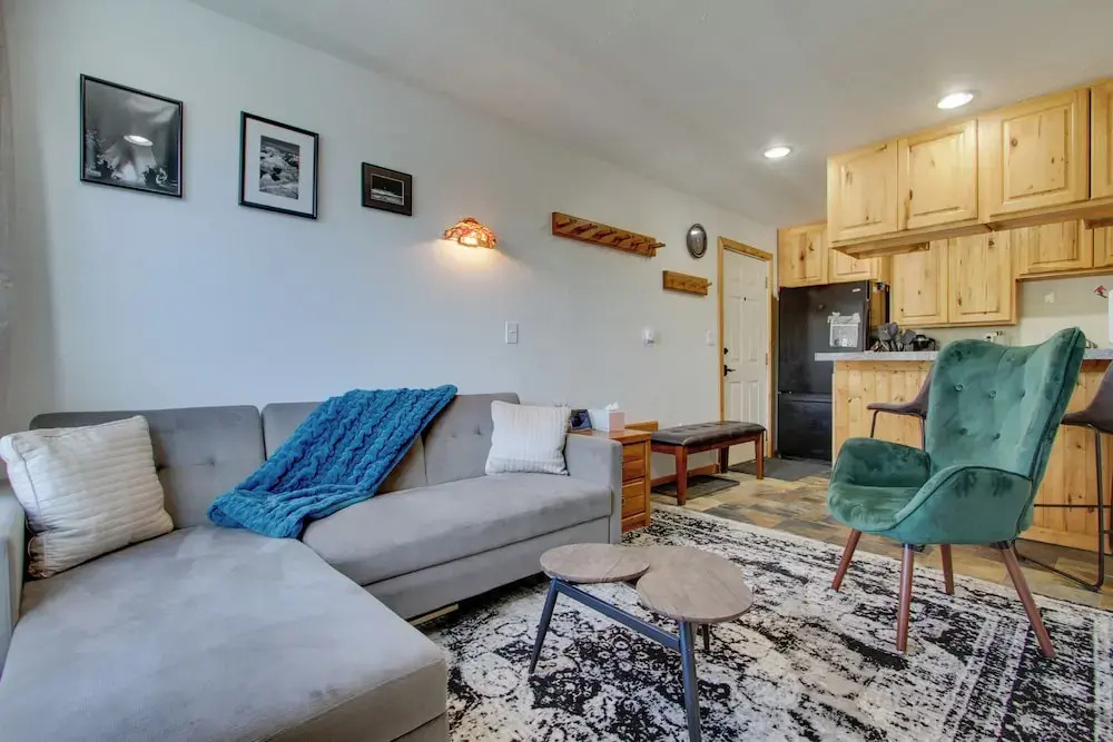 Modern Mountain-view Condo at Big Sky Resort!