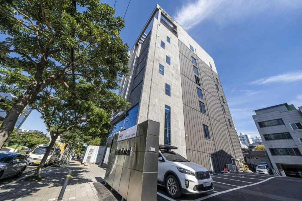 R B Business Hotel