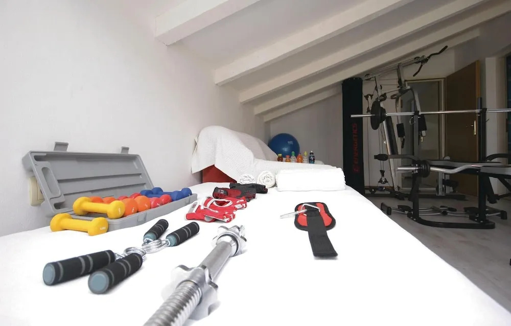 Beautiful Home in Brodarica With Wifi and 6 Bedrooms