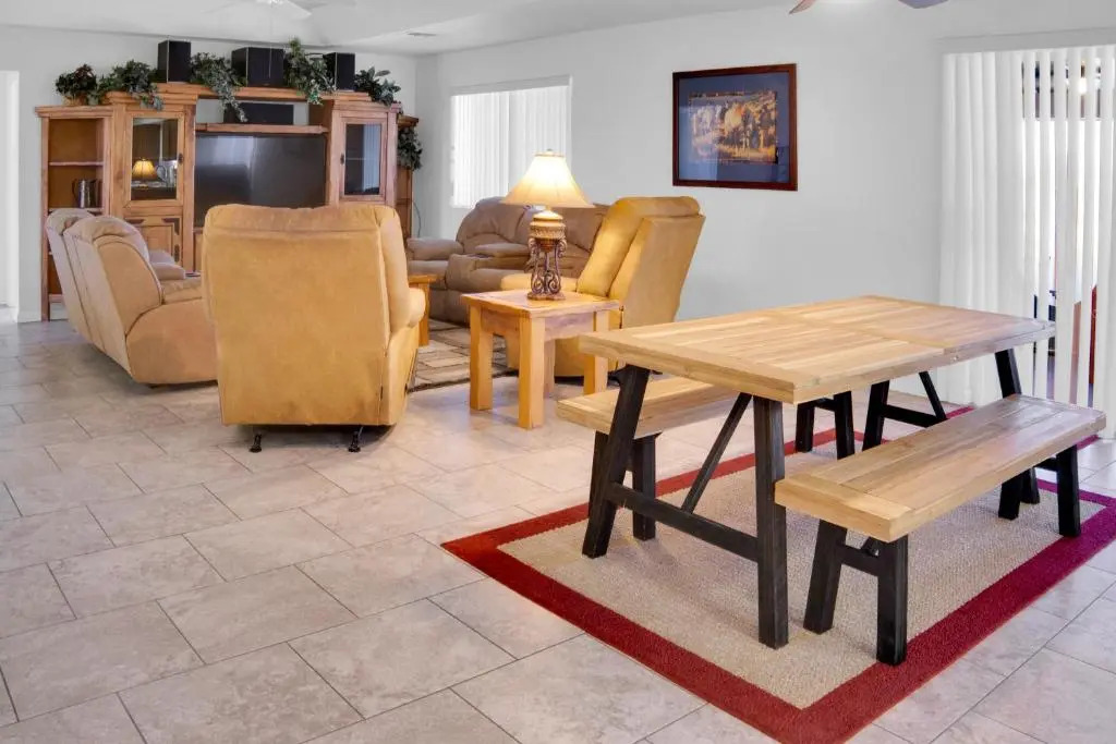 *New* Cozy Pool Home - Heart Of Lake Havasu